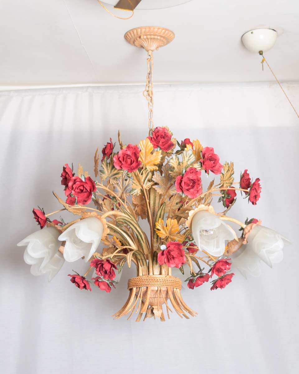 Aspen 8 lights chandelier having red flowers