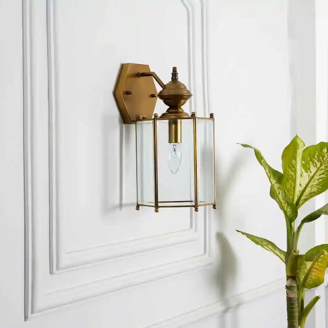 Andre Single Arm Wall Light in Brass Finish