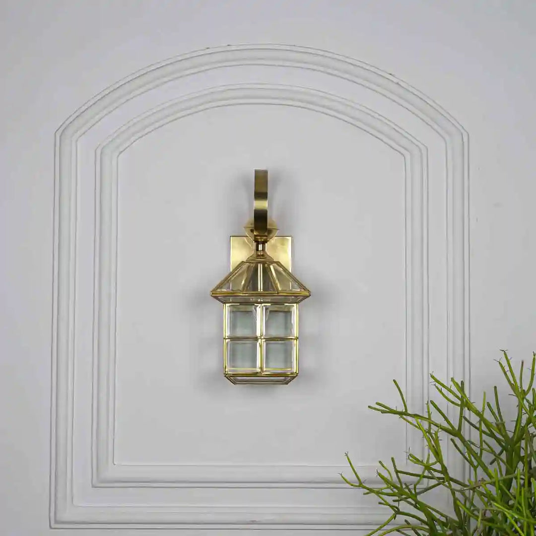 Calsada Classic Brass and Glass Wall Light