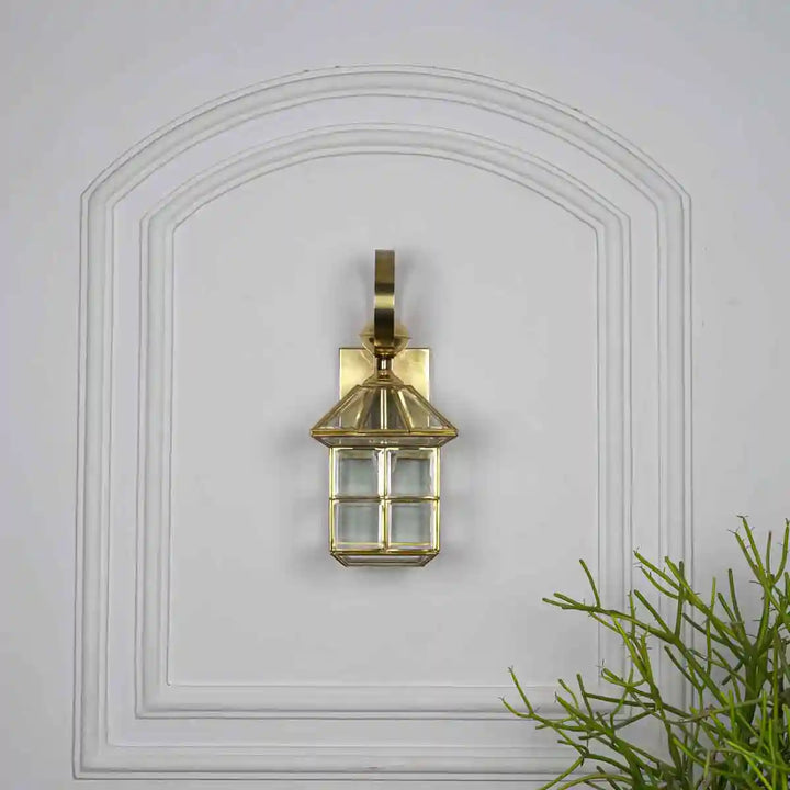 Calsada Classic Brass and Glass Wall Light